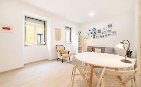 Guestready - Cozy Estefania - An Artists Corner!